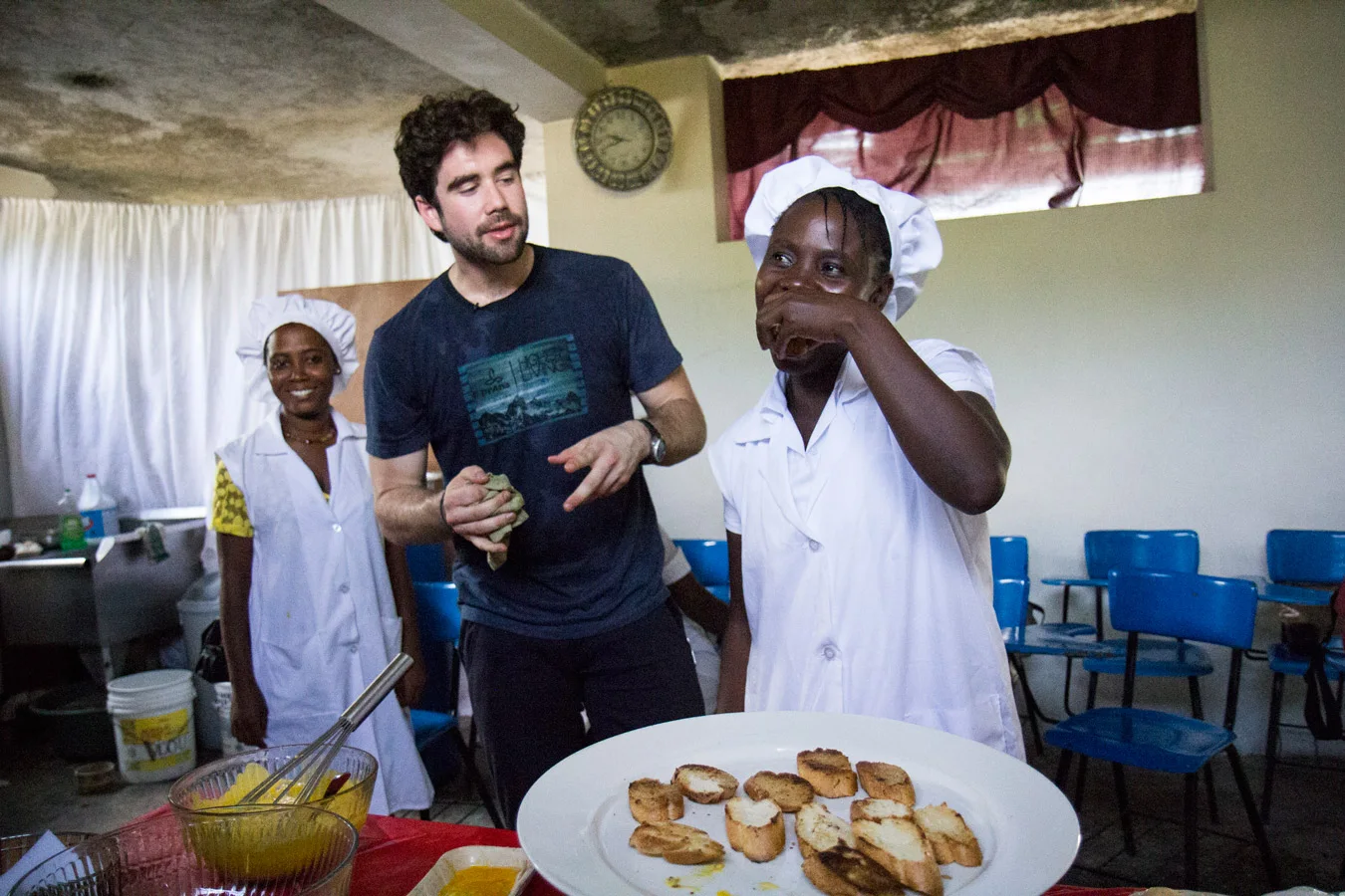 3 people tasting food.