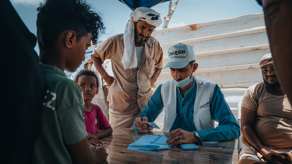 People registering with Concern staff for cholera kits. (Photo: Ammar Khalaf/Concern Worldwide)