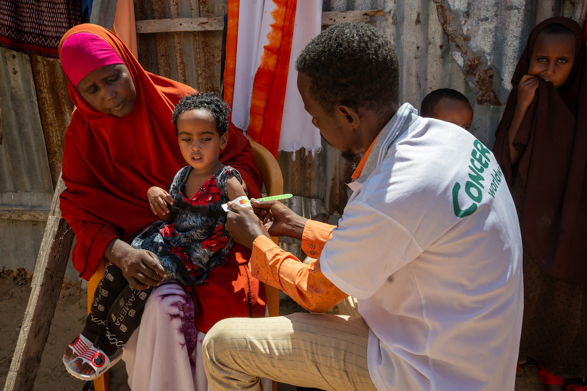 Calaso brought her child to the Maternal & Baby Health Center in Siinkadheer, Somalia after they became malnourished. (Photo: Mustafa Saeed/Concern Worldwide)