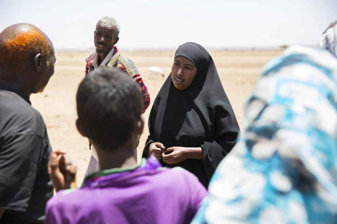 Saynab Mohamud Ismail of Concern Worldwide talks to local people at Laanbarwaaqo.