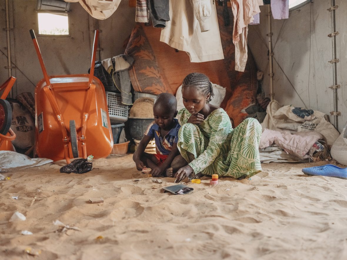Zarah and Abdoul's mother, Mama Saodeko Moussa Zouéra, returned to Diffa with her 5 children and reunited with her extended family. They live on the site that belongs to her father. Zarah and Abdoul attend school — their siblings are still too young. Zarah and Abdoul's mother, Mama Saodeko Moussa Zouéra, returned to Diffa with her 5 children and reunited with her extended family. They live on the site that belongs to her father. Zarah and Abdoul attend school — their siblings are still too young.