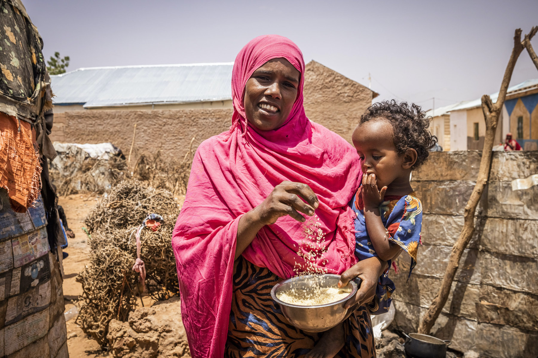 Ayaan Mahamuud Muuse (30) with her youngest child Nasriin (17 months) in Odweiyng, Togdheer, Somaliland. (Photo: Ed Ram / Concern Worldwide)