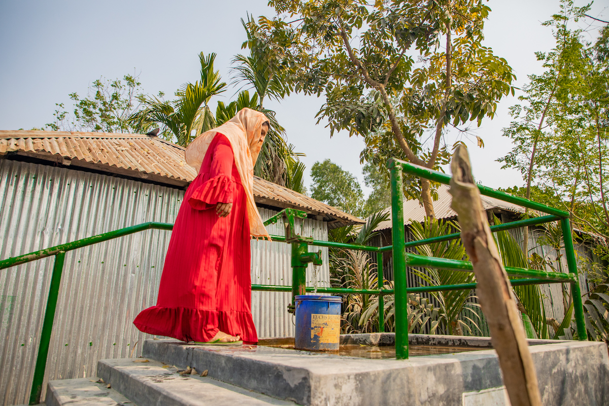 An initiative in Concern's Zurich programme is to build water pumps on platforms above the flood line. This means water is available even during the floods. In Rangpur, Concern’s Zurich programme helps tackle the annual problem of flooding in communities, a problem growing in danger with climate change. Photo: Gavin Douglas/ Concern Worldwide