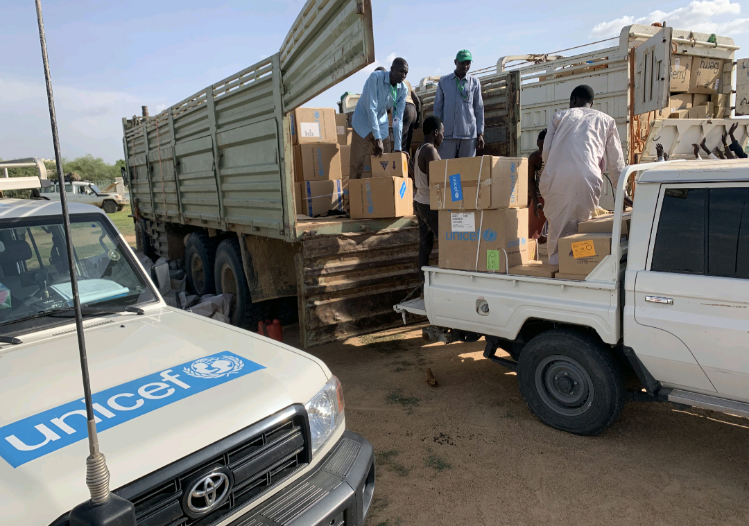 Medical supplies during their transportation from Chad to West Darfur in Sudan. (Photo: UNICEF/Concern Worldwide)
