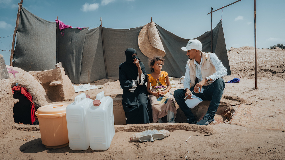 An internally-displaced mother with her child received a hygiene/cholera kit from Concern at the Al-Salam IDP site Yemen. (Photo: Ammar Khalaf/Concern Worldwide)