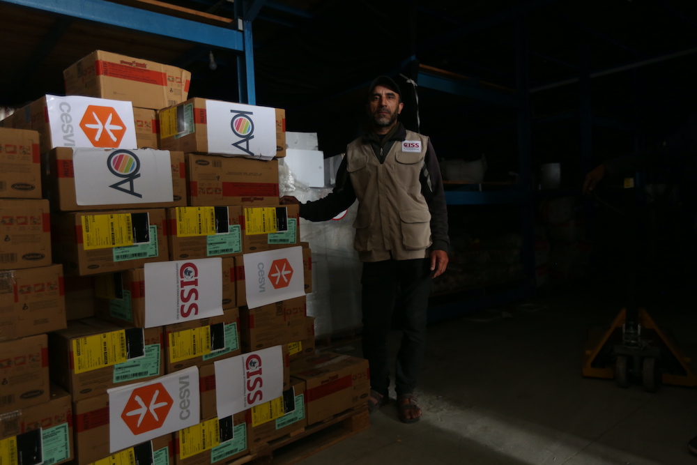 A food distribution in Gaza coordinated by CESVI and supported by Concern.
