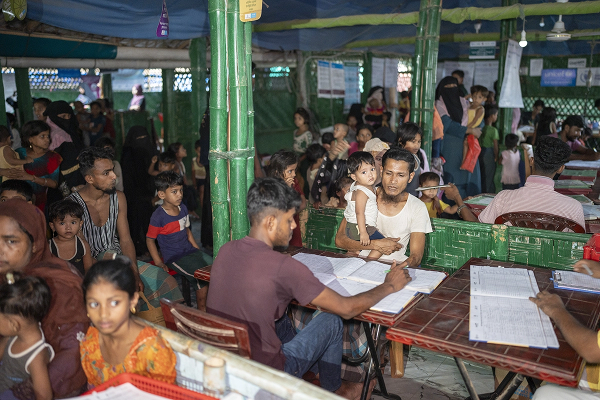 Rohingya refugees visiting Concern nutrition centre at Camp 13, Rohingya camp, Ukhiya, Cox's bazar. (Photo: Saikat Mojumder/Concern Worldwide)