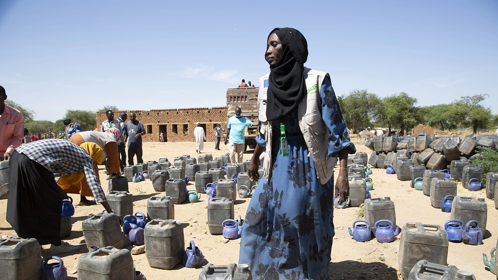 A distribution of hygiene kits at Banjdeed, West Darfur, Sudan, targetting vulnerable households in 10 of the surrounding villages. This area was badly affected by the conflict that broke out in Sudan in April 2023 and many people fled across the border to Chad, leaving everything behind. Some of them have since returned to find their homes damaged or destroyed and their possessions looted.