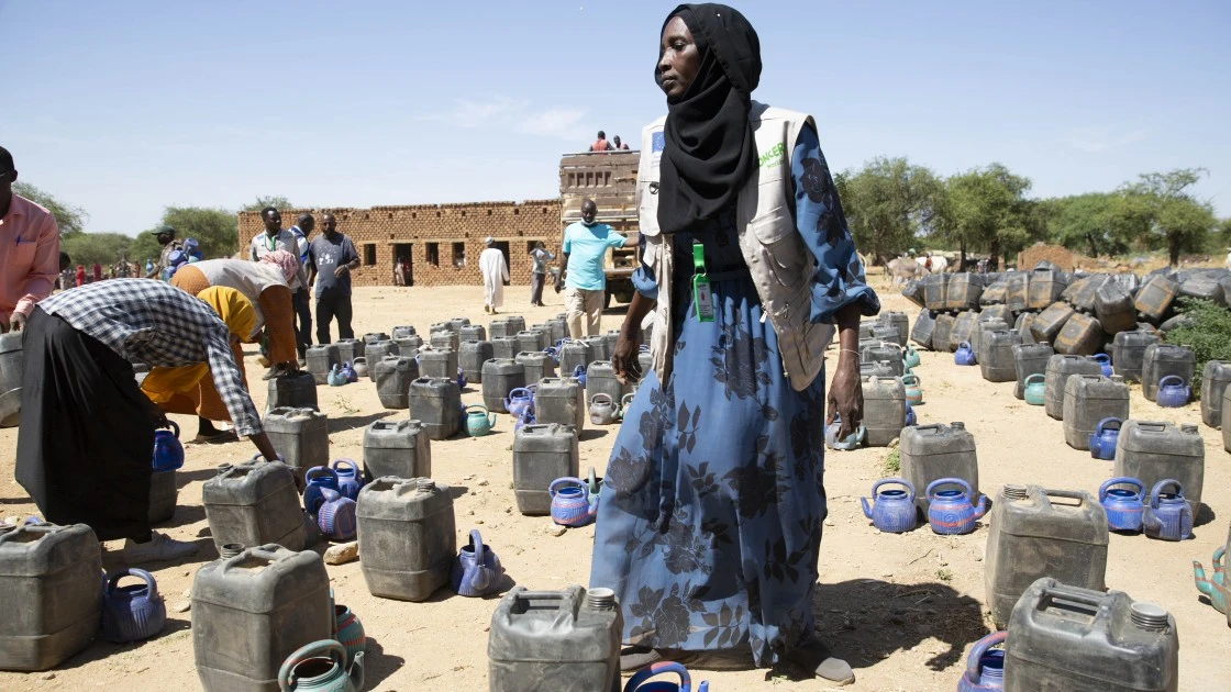 A distribution of hygiene kits at Banjdeed, West Darfur, Sudan, targeting vulnerable households in 10 of the surrounding villages. (Photo: Kieran McConville/Concern Worldwide)