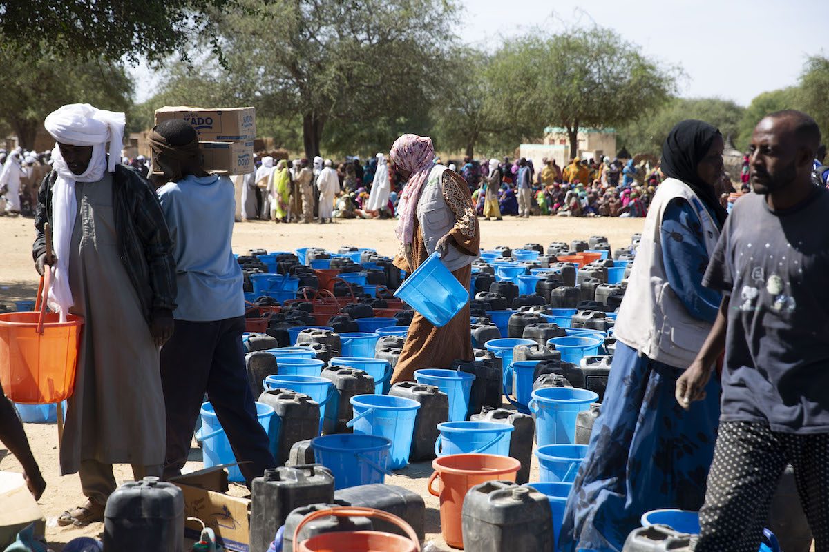 A distribution of hygiene kits at Ban Jadid camp, West Darfur. This area has been badly affected by the conflict. (Photo: Kieran McConville/Concern Worldwide)