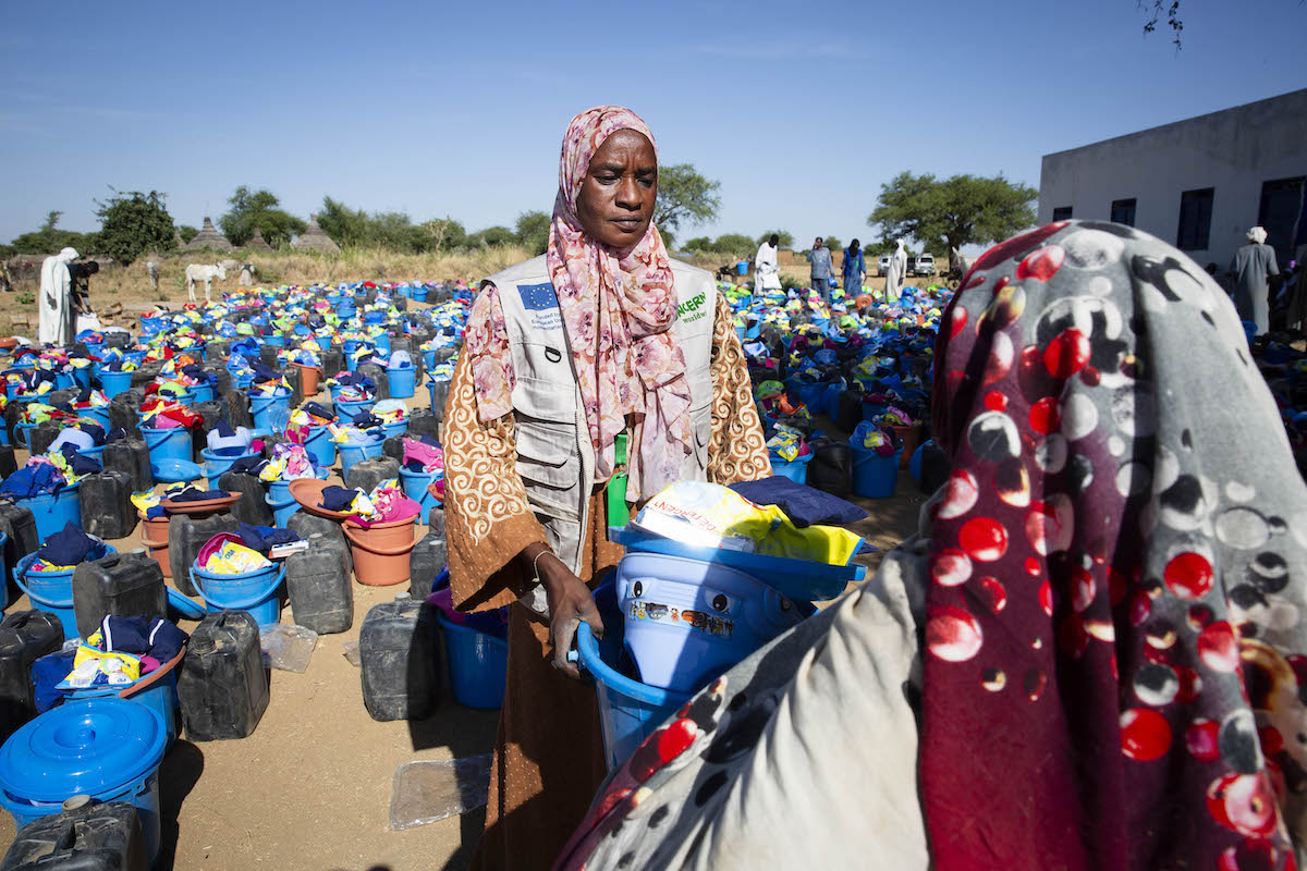 Concern team member Yanna Yagoub Arabi Fadul at a distribution of hygiene kits at Ban Jadid, West Darfur, Sudan. (Photo: Kieran McConville/Concern Worldwide)