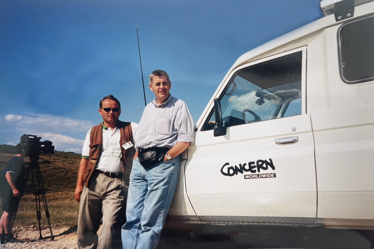 Concern Humanitarian Ambassador Dominic MacSorley with a colleague in Kosovo, 1999. (Photo: Concern Worldwide)