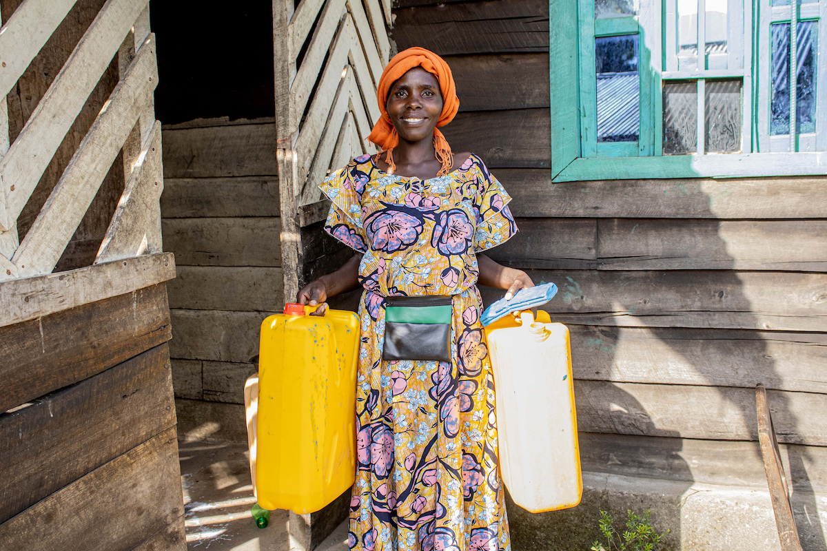 Florence* (40), mother of six children, has returned to Kirotse. She washes her hands after receiving the household and hygiene kits from Concern in the FCDO-funded SAFER project. (Photo: Concern Worldwide)
