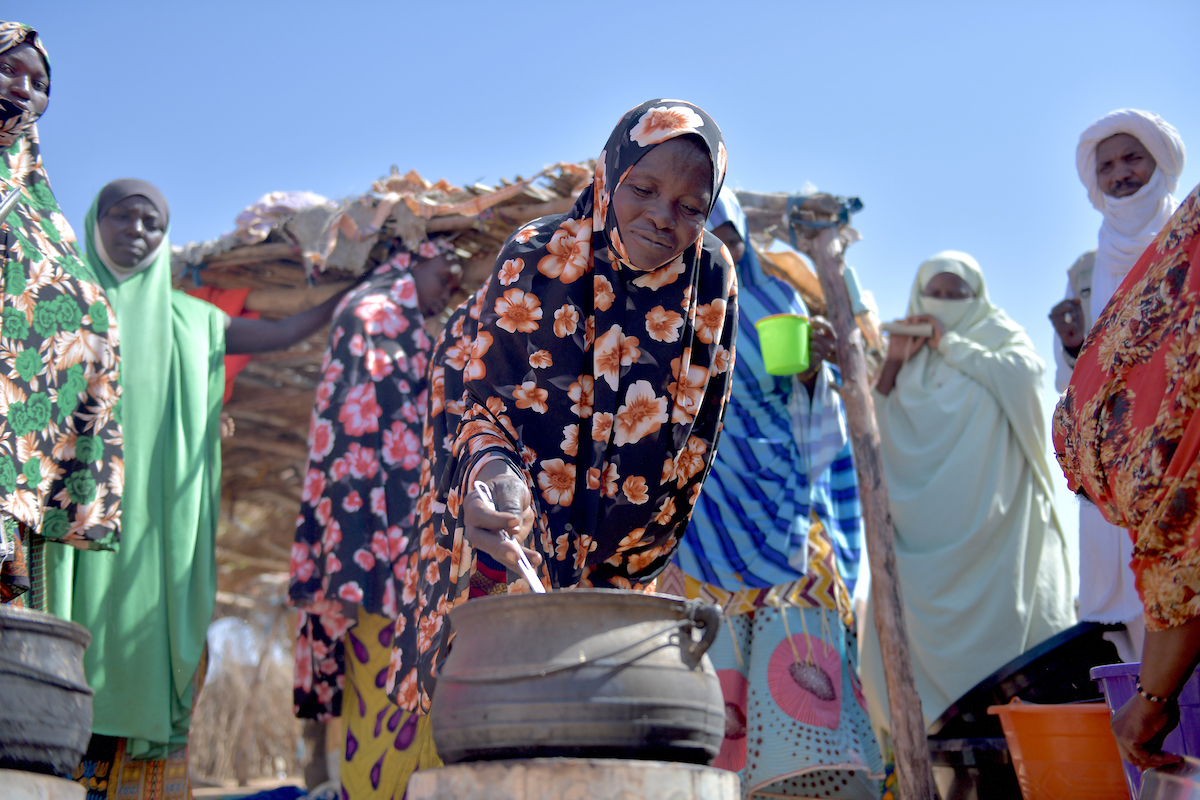 A culinary demonstration at the Ouallam displacement site, Niger. (Photo: Ali Abdoulaye/Concern Worldwide)