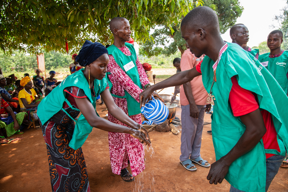 Mélanie* washes her hands in Grimari, a town in Central African Republic’s Ouaka prefecture. (Photo: Mussa Uwitonze/Arete/Concern Worldwide)