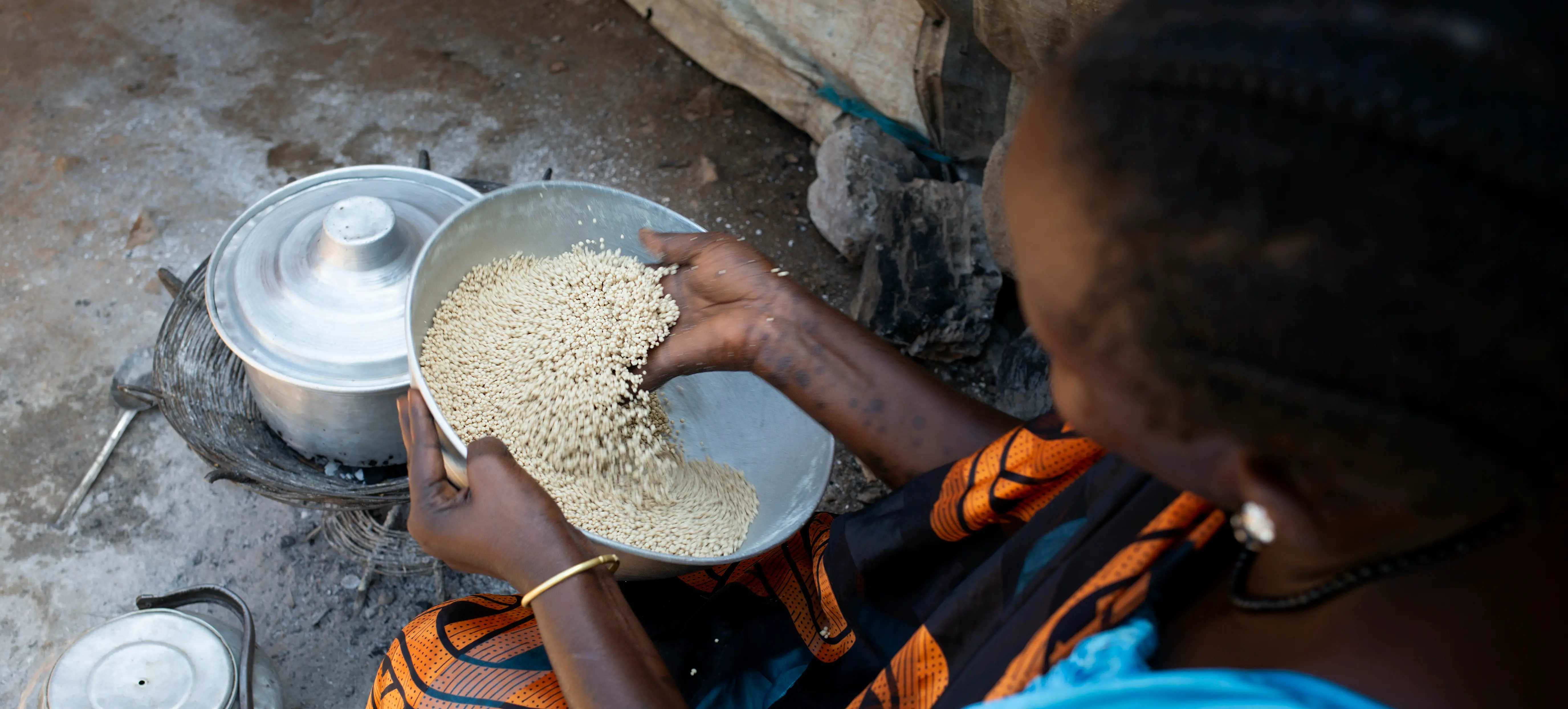 A woman in south sudan cooks walwal