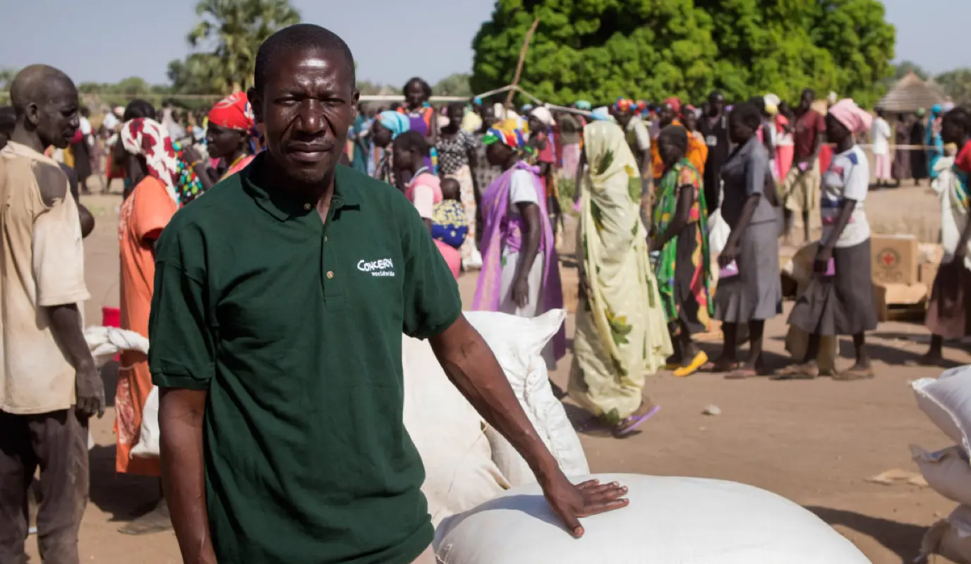 A Concern-led emergency distribution during the South Sudanese Civil War. (Photo: Kieran McConville/Concern Worldwide)