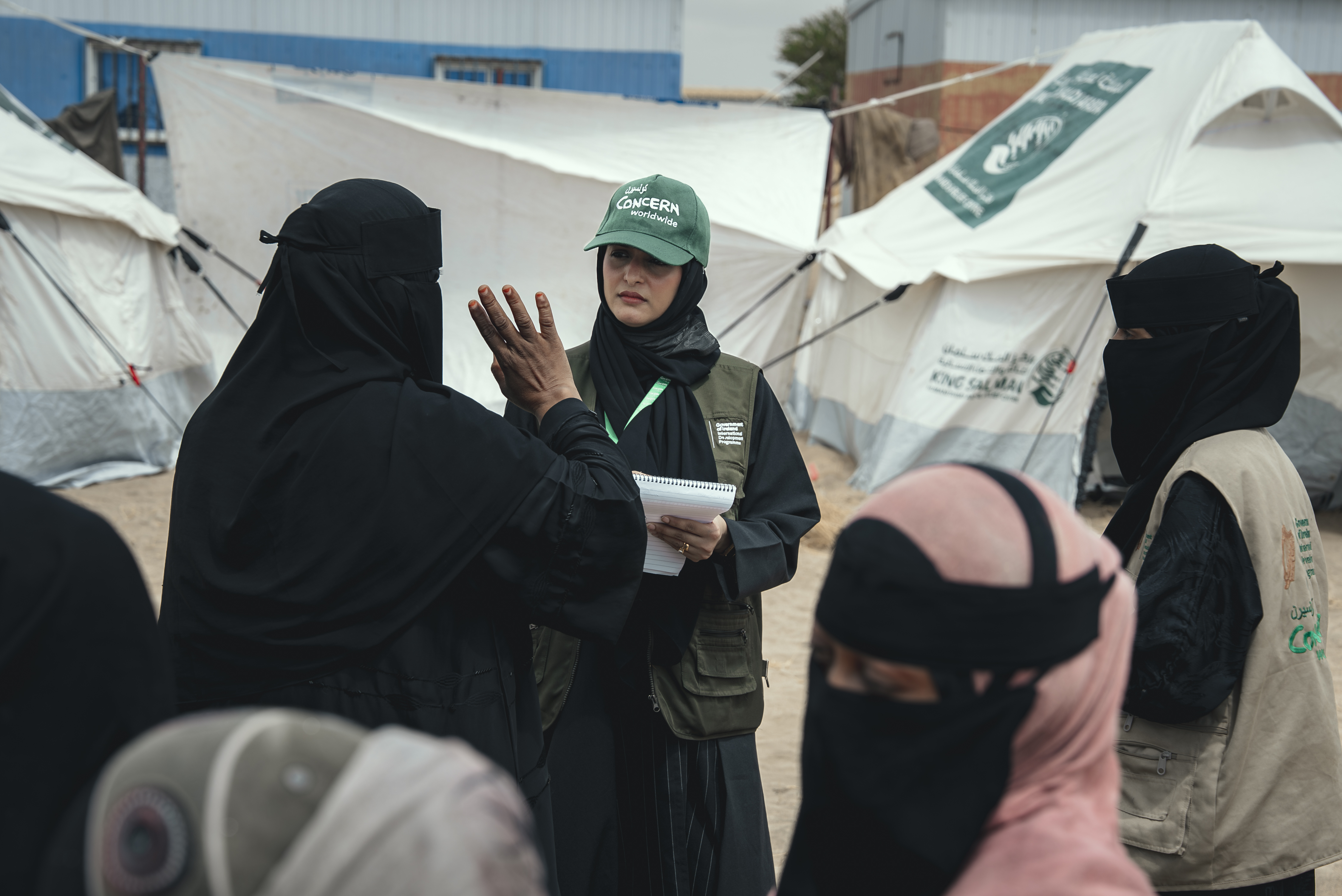Concern Yemen staff conduct a rapid assessment with newly displaced IDPs arriving at a displacement camp in Lahj Governorate, following the recent escalation in conflict. Photo: Concern Worldwide